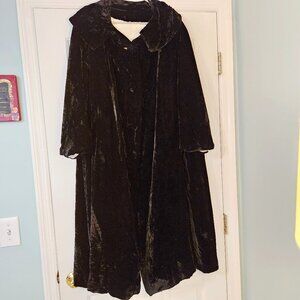 Vintage ILGWU Women's Crushed Velvet Black Overcoat XXL 45" Long Opera Coat